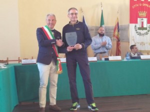 Davide Cerchier premiato dal Sindaco